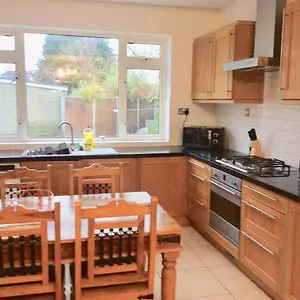  Holiday home Leybourne