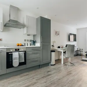  Apartment 2 Double Bedroom Flat With Parking